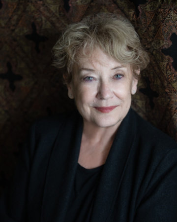 Jeanne Mackin, author portrait