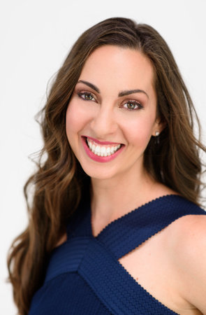 Vanessa Van Edwards, author portrait