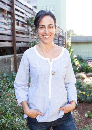 Carolyn Federman, author portrait