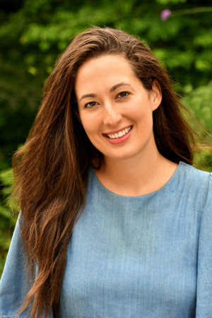 Emma Loewe, author portrait