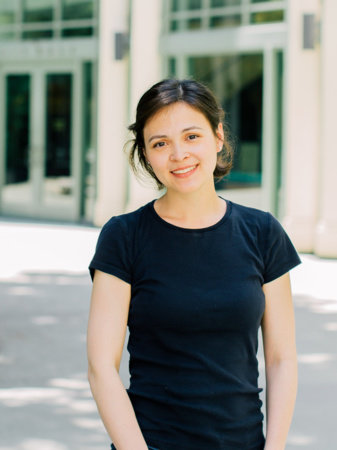 Helen Hoang, author portrait