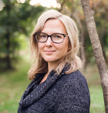 Jennifer Dugan, author portrait