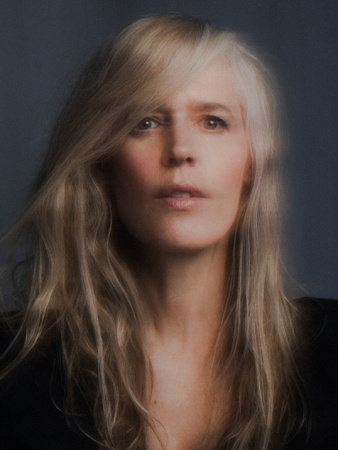Claudia Dey, author portrait