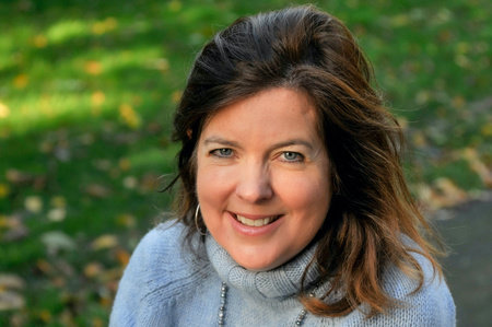 Clare Pooley, author portrait