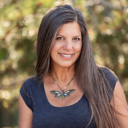 Jamie Della, author portrait