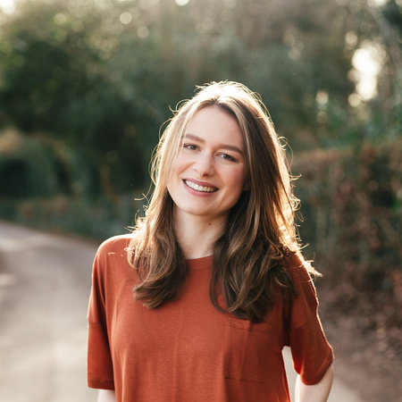 Beth O'Leary, author portrait