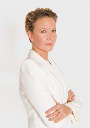 Dawn Goldworm, author portrait