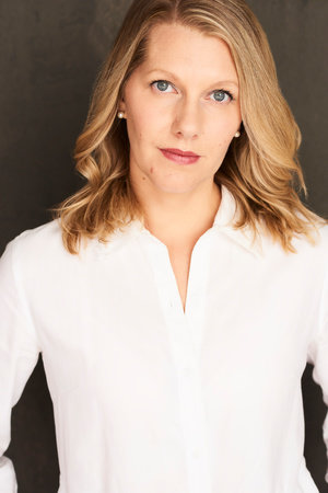 Lauren Etter, author portrait