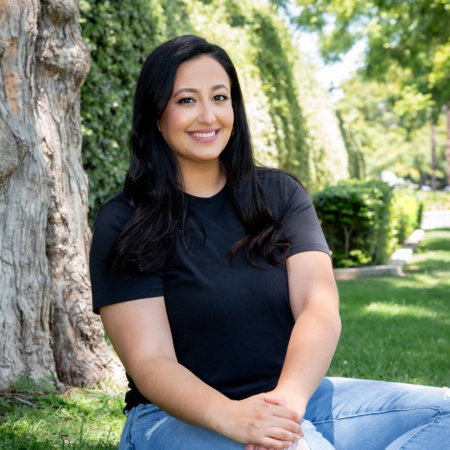 Nicole Hendizadeh, author portrait