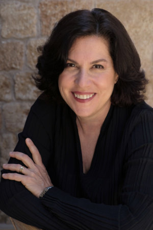 Lori Banov Kaufmann, author portrait