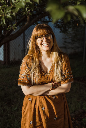 Ali Hazelwood, author portrait