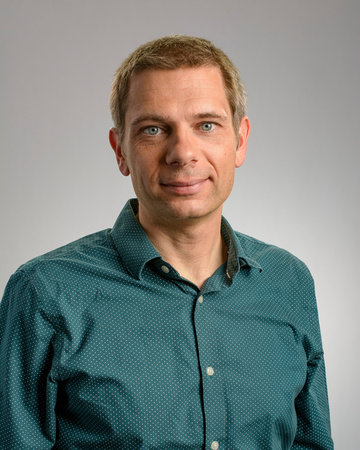Mike Mariani, author portrait