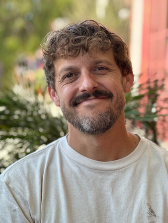 Rey Terciero, author portrait