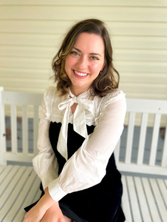 Julia Seales, author portrait