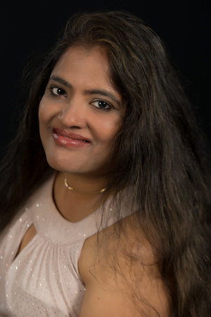 Suma Subramaniam, author portrait