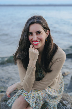 Parisa Akhbari, author portrait