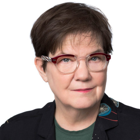 Ellen Klages, author portrait