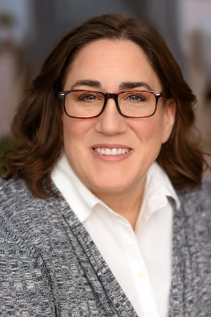 Beth Pinsker, CFP®, author portrait