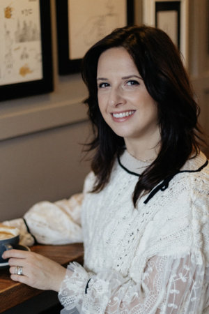 Kat Sloane, author portrait
