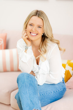 Olivia Belle, author portrait