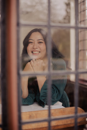 Eliana Lee, author portrait