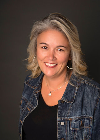 Caroline Pignat, author portrait