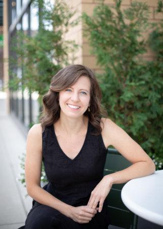 Lindsay Starck, author portrait