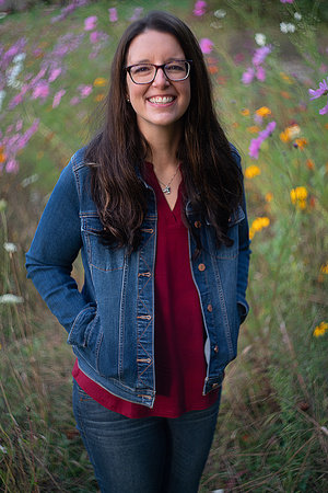 Amanda Flower, author portrait