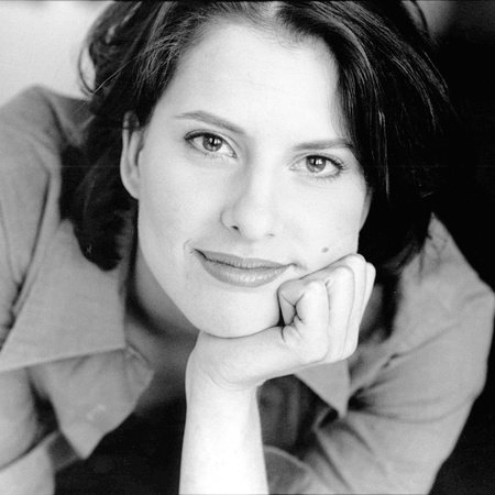 Mia Barron, author portrait