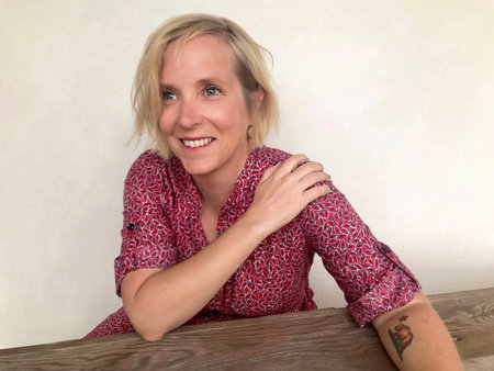 Dana Reinhardt, author portrait