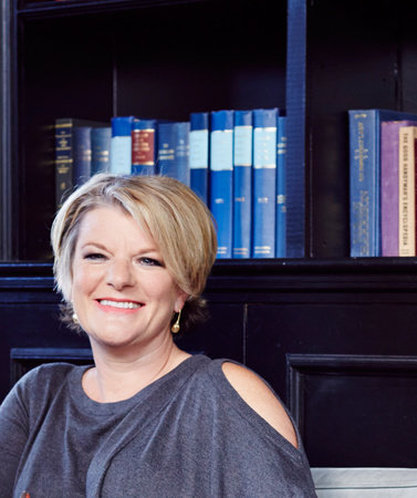 Veronica Henry, author portrait